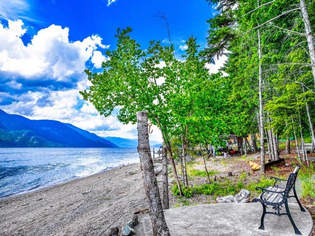 12337 Highway 3a, House detached with 4 bedrooms, 3 bathrooms and null parking in Central Kootenay A BC | Image 7