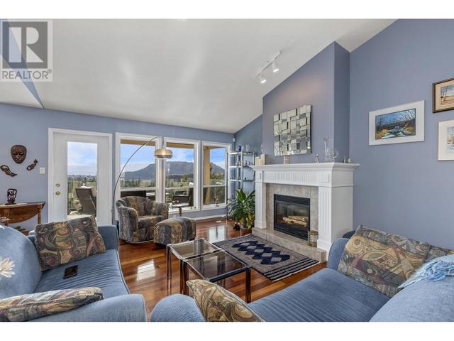 2264 Shannon Hills Drive, House detached with 3 bedrooms, 3 bathrooms and 4 parking in West Kelowna BC | Image 3