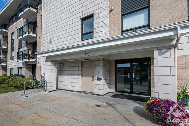 203 - 250 Winterfell Private, Condo with 2 bedrooms, 2 bathrooms and 1 parking in Ottawa ON | Image 2