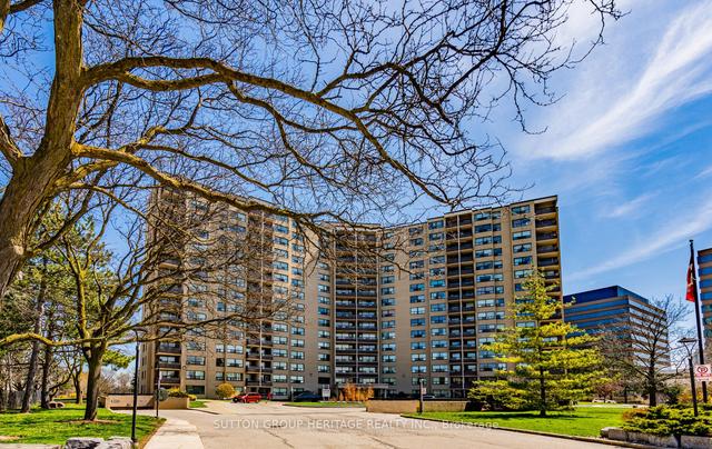 1421 - 451 The West Mall, Condo with 2 bedrooms, 1 bathrooms and 1 parking in Toronto ON | Image 1