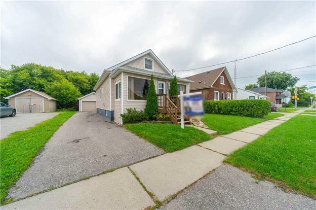 493 Drew St, House detached with 3 bedrooms, 1 bathrooms and 4 parking in Oshawa ON | Image 2