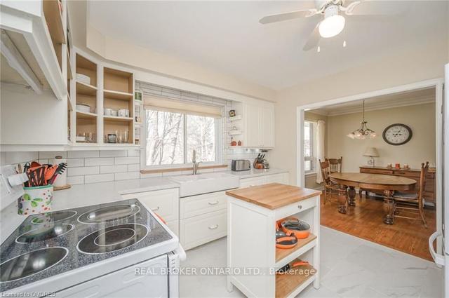 56 Bertram Dr, House detached with 3 bedrooms, 2 bathrooms and 3 parking in Hamilton ON | Image 2