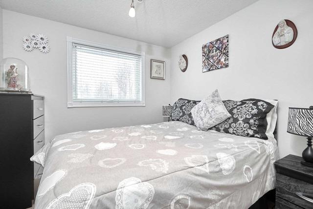 134 Athabaska Rd, House detached with 3 bedrooms, 2 bathrooms and 3 parking in Barrie ON | Image 2