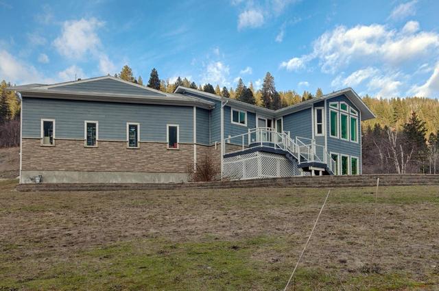 3637 Broadwater Rd, House detached with 3 bedrooms, 3 bathrooms and null parking in Central Kootenay J BC | Image 41