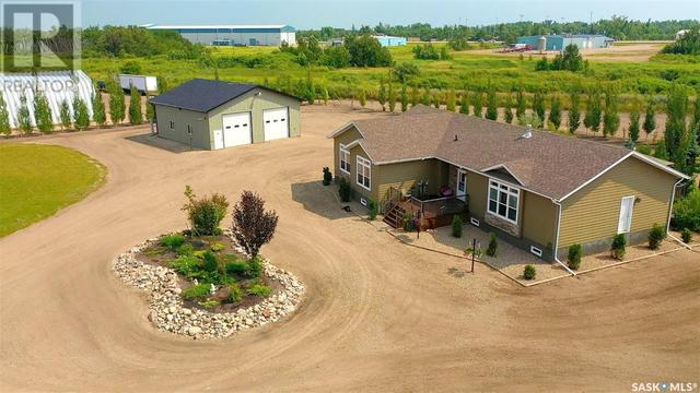 171 Northern Road E, Home with 3 bedrooms, 3 bathrooms and null parking in Melville SK | Image 2