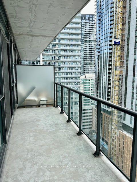 2302 - 290 Adelaide St, Condo with 1 bedrooms, 1 bathrooms and 0 parking in Toronto ON | Image 6
