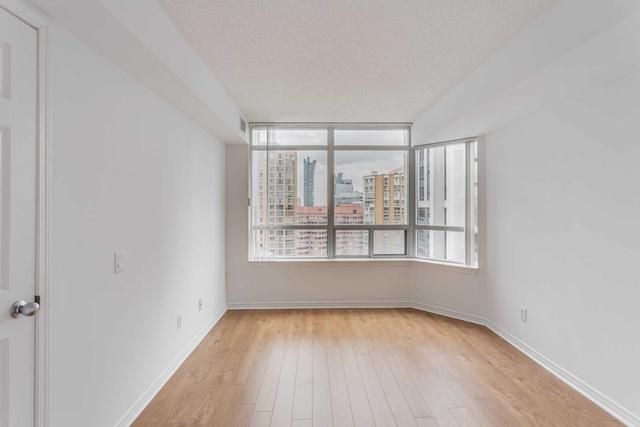 2216 - 155 Beecroft Rd, Condo with 2 bedrooms, 2 bathrooms and 1 parking in Toronto ON | Image 4