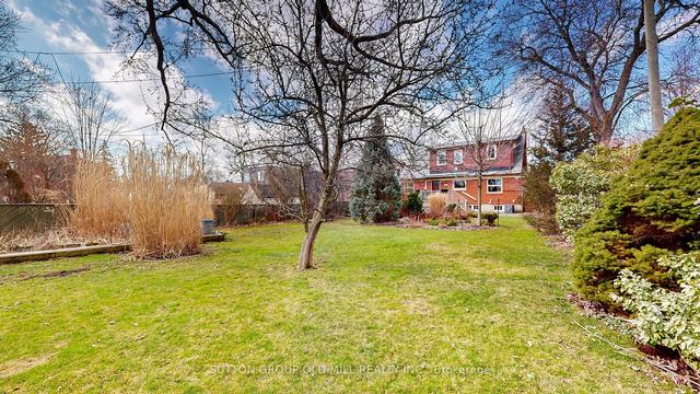 27 Arcadian Circ, House detached with 4 bedrooms, 2 bathrooms and 3 parking in Toronto ON | Image 14