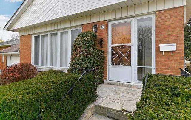 upper - 19 Nashland Ave, House detached with 3 bedrooms, 1 bathrooms and 2 parking in Toronto ON | Image 12