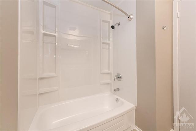 170 Salter Crescent, Townhouse with 3 bedrooms, 2 bathrooms and 1 parking in Ottawa ON | Image 26