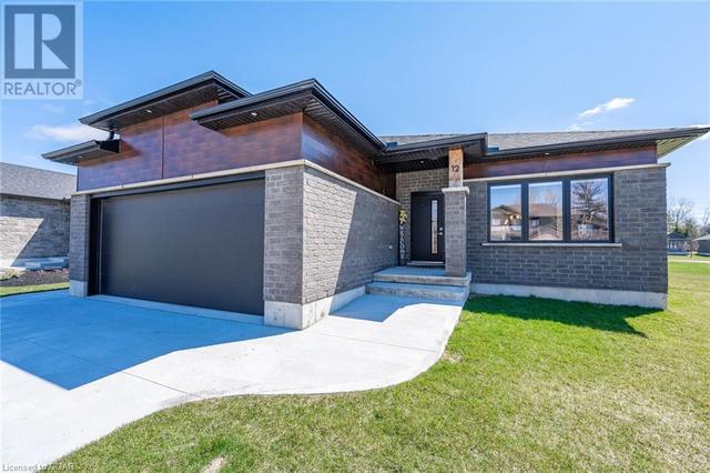 12 Gilmer Crescent, House detached with 3 bedrooms, 2 bathrooms and 6 parking in North Perth ON | Image 3