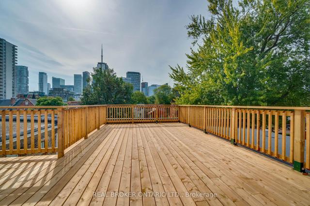 19 Grange Ave, House semidetached with 8 bedrooms, 8 bathrooms and 0 parking in Toronto ON | Image 10