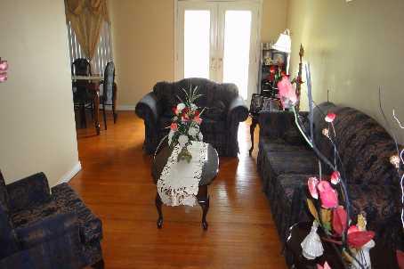 3637 Crabtree Cres, House detached with 4 bedrooms, 2 bathrooms and 2 parking in Mississauga ON | Image 2