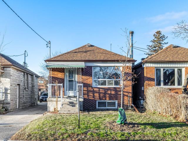 18 East Dr, House detached with 2 bedrooms, 2 bathrooms and 3 parking in Toronto ON | Image 1
