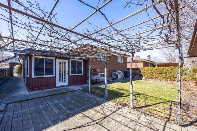27 Woodbank Rd, House detached with 3 bedrooms, 3 bathrooms and 4 parking in Toronto ON | Image 11