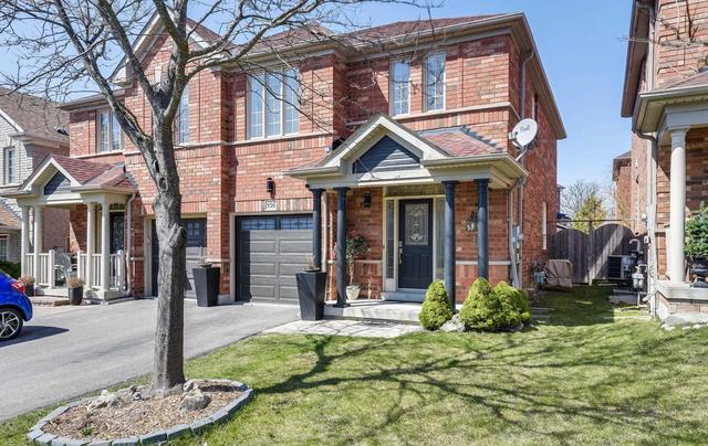 956 Oaktree Cres, House semidetached with 3 bedrooms, 4 bathrooms and 3 parking in Newmarket ON | Image 1