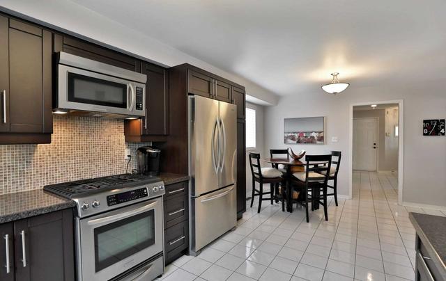 2759 Peacock Dr, House detached with 4 bedrooms, 3 bathrooms and 4 parking in Mississauga ON | Image 2