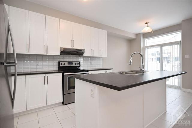 263 Hepatica Way, Townhouse with 3 bedrooms, 3 bathrooms and 3 parking in Ottawa ON | Image 12
