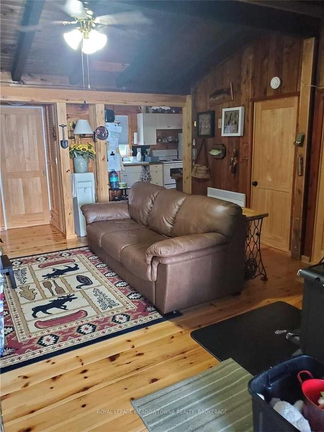 35 Pigeon Lake, House detached with 3 bedrooms, 1 bathrooms and 2 parking in Parry Sound, Unorganized, Centre Part ON | Image 16