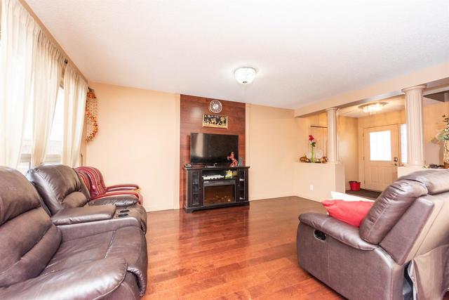 315 Bridleridge Way Sw, House detached with 3 bedrooms, 2 bathrooms and 4 parking in Calgary AB | Image 3