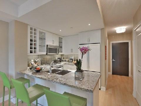 425 - 11 Bronte Rd, Condo with 1 bedrooms, 2 bathrooms and 1 parking in Oakville ON | Image 3