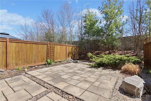 91 Bandelier Way, Townhouse with 3 bedrooms, 3 bathrooms and 3 parking in Ottawa ON | Image 30