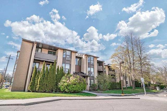 106 - 3835 Lake Shore Blvd W, Townhouse with 3 bedrooms, 2 bathrooms and 2 parking in Toronto ON | Image 11