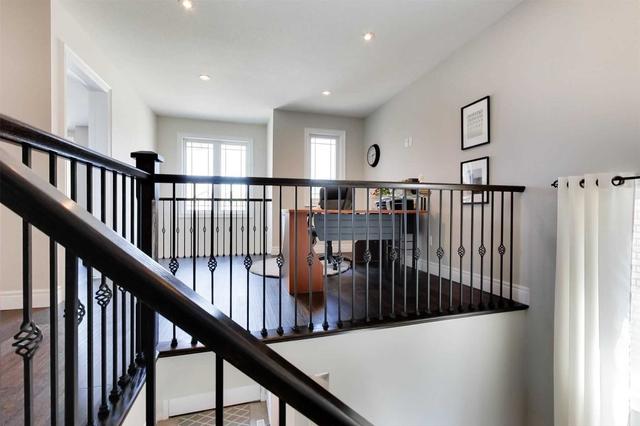 12 Riesling Crt, House detached with 4 bedrooms, 3 bathrooms and 4 parking in Hamilton ON | Image 13