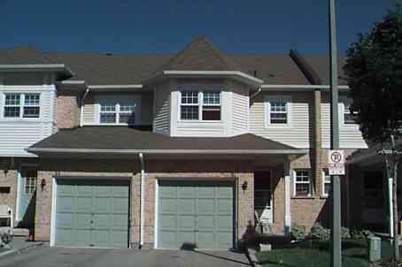 81 Wickstead Crt, Townhouse with 3 bedrooms, 2 bathrooms and 2 parking in Brampton ON | Image 1
