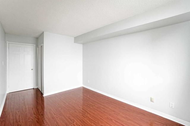 1213 - 135 Hillcrest Ave, Condo with 2 bedrooms, 2 bathrooms and 1 parking in Mississauga ON | Image 9