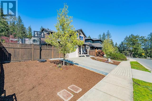 2000 Swordfern Rd, House detached with 3 bedrooms, 3 bathrooms and 2 parking in Nanaimo BC | Image 11