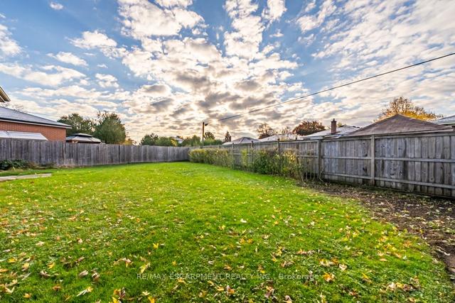 12 Doreen Crt, House detached with 3 bedrooms, 1 bathrooms and 3 parking in Hamilton ON | Image 29