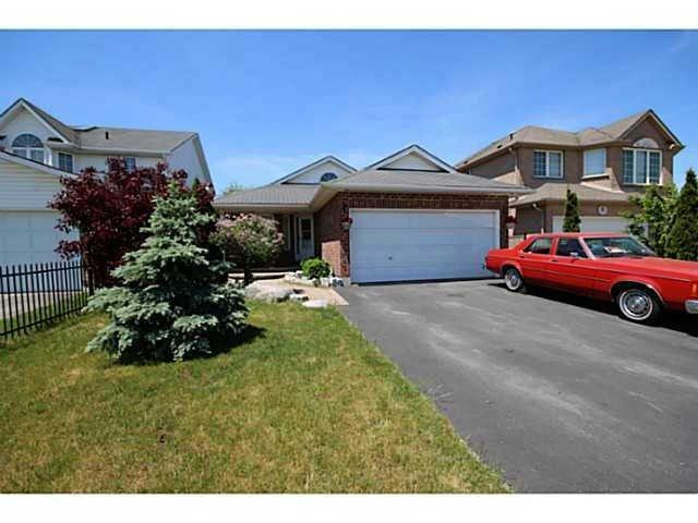 7 Moffatt Lane, House detached with 2 bedrooms, 3 bathrooms and 2 parking in Guelph ON | Image 1