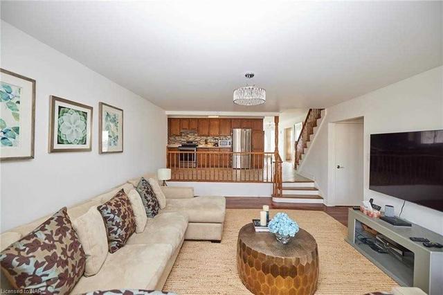 51 Oakland Dr, House detached with 4 bedrooms, 2 bathrooms and 6 parking in Hamilton ON | Image 10