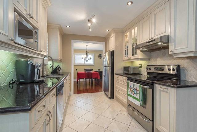 4201 Chadburn Cres, House detached with 4 bedrooms, 3 bathrooms and 2 parking in Mississauga ON | Image 3
