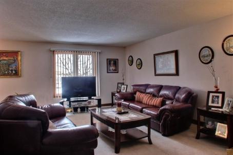 6 Slinger Cres, House detached with 3 bedrooms, 2 bathrooms and 4 parking in Hamilton ON | Image 3