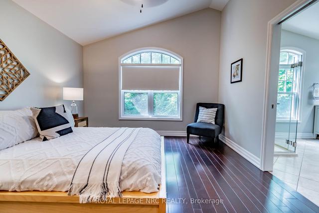 70 Hillcrest Ave, House detached with 3 bedrooms, 3 bathrooms and 3 parking in St. Catharines ON | Image 2