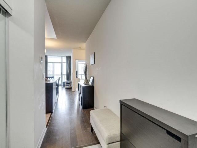 2712 - 223 Webb Dr, Condo with 1 bedrooms, 1 bathrooms and 1 parking in Mississauga ON | Image 3