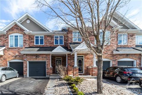 248 Stedman Street, Townhouse with 3 bedrooms, 3 bathrooms and 3 parking in Ottawa ON | Card Image