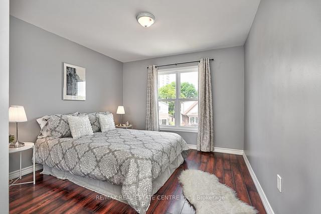 9 Wood St, House semidetached with 2 bedrooms, 3 bathrooms and 2 parking in Hamilton ON | Image 3