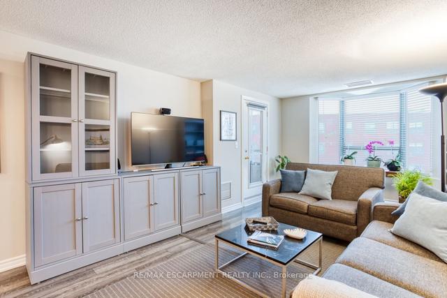 307 - 5 Ogilvie St, Condo with 2 bedrooms, 1 bathrooms and 1 parking in Hamilton ON | Image 4