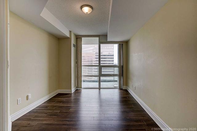 2302 - 15 Greenview Ave, Condo with 1 bedrooms, 1 bathrooms and 1 parking in Toronto ON | Image 4