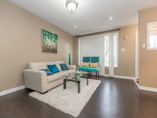 69 Newstead Cres, House semidetached with 3 bedrooms, 3 bathrooms and 3 parking in Brampton ON | Image 2