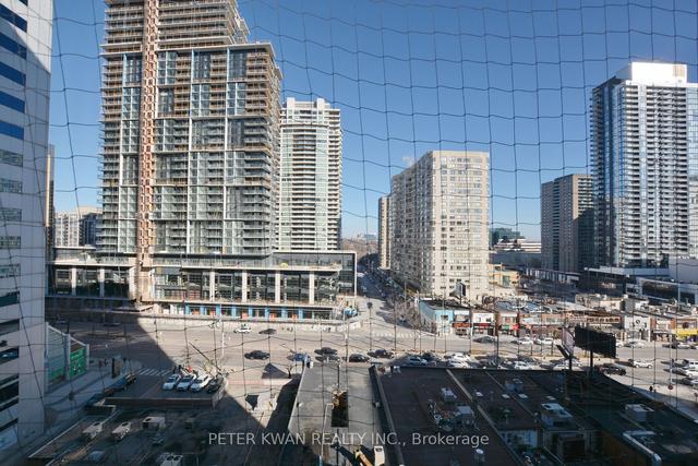 1005 - 100 Upper Madison Ave, Condo with 2 bedrooms, 2 bathrooms and 1 parking in Toronto ON | Image 5
