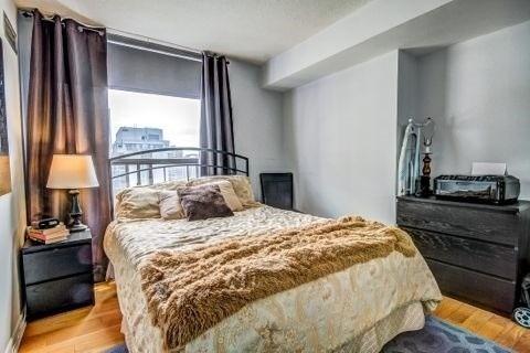 1104 - 47 St Clair Ave W, Condo with 2 bedrooms, 2 bathrooms and 1 parking in Toronto ON | Image 4
