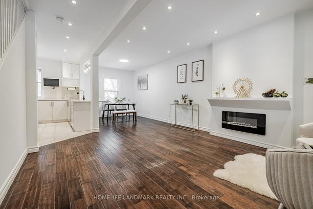 109 Bedford Park Ave, House semidetached with 3 bedrooms, 2 bathrooms and 2 parking in Toronto ON | Image 2