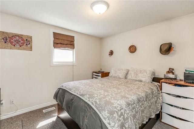 20 Alfred St, House detached with 2 bedrooms, 1 bathrooms and 4 parking in Barrie ON | Image 7