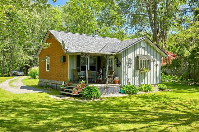 1017 Wonder Beach Rd, House detached with 2 bedrooms, 1 bathrooms and 10 parking in Muskoka Lakes ON | Image 2