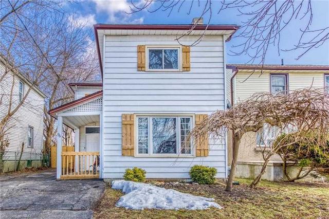 96 Henry St, House detached with 3 bedrooms, 1 bathrooms and 3 parking in St. Catharines ON | Image 7