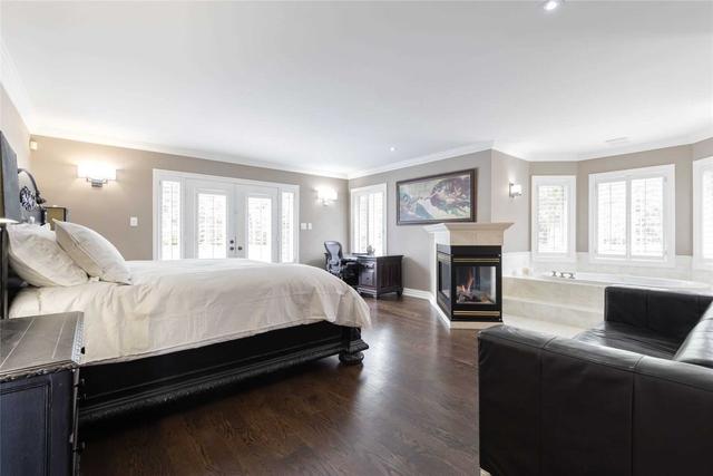 956 Halsham Crt, House detached with 4 bedrooms, 3 bathrooms and 8 parking in Mississauga ON | Image 5